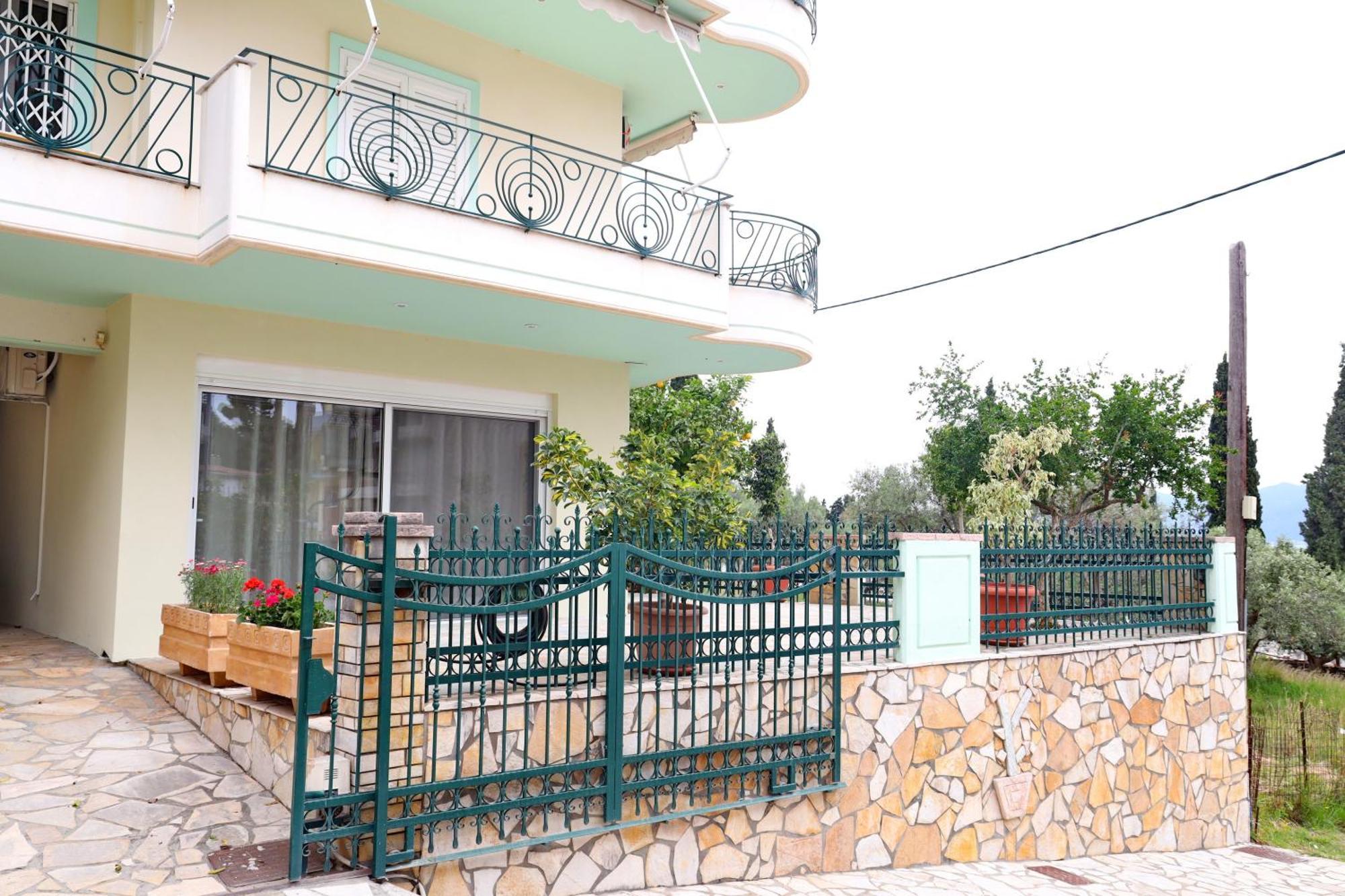 Ferienwohnung Nelly'S Modern House Nafpaktos Exterior foto